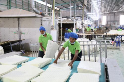 探訪素萊泰Sulatex乳膠寢具工廠 源自泰國的黃金液體，融合北方金屬制品的匠心工藝